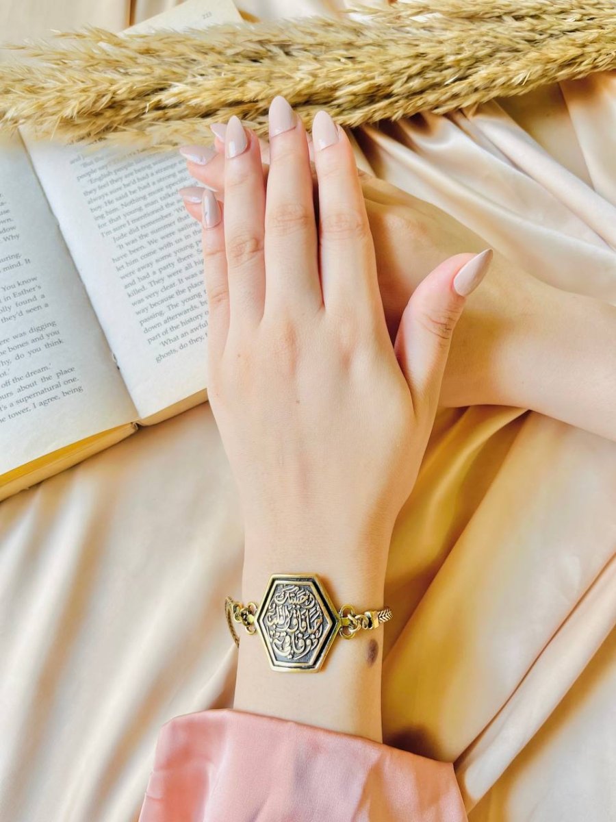 اسوارة أحببناك حبا نحاس