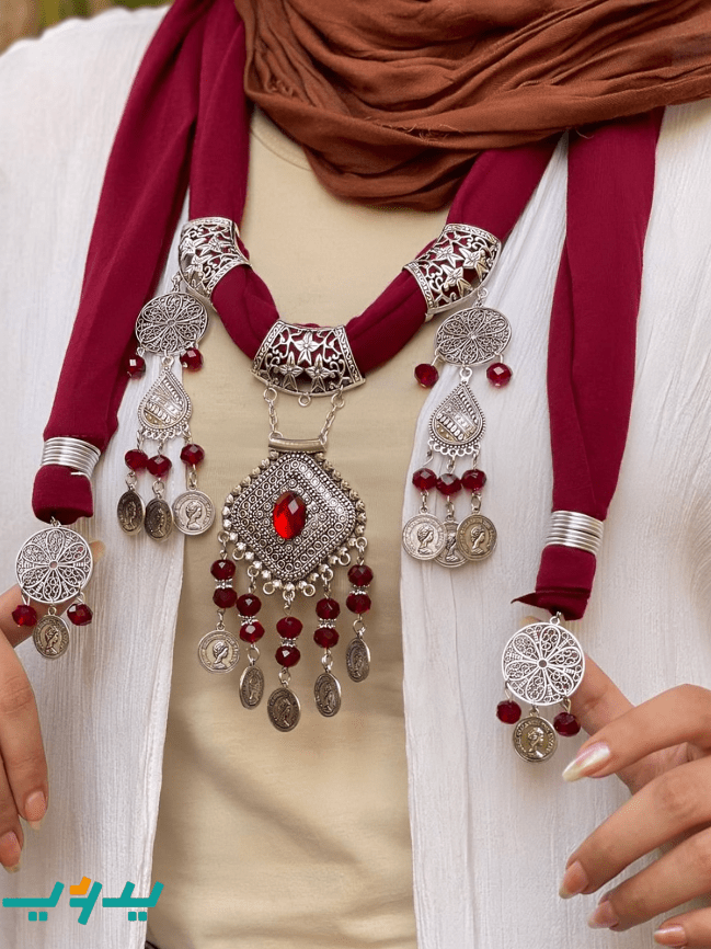 شال رقبة هنا - بأحجار الكريستال - أحمر