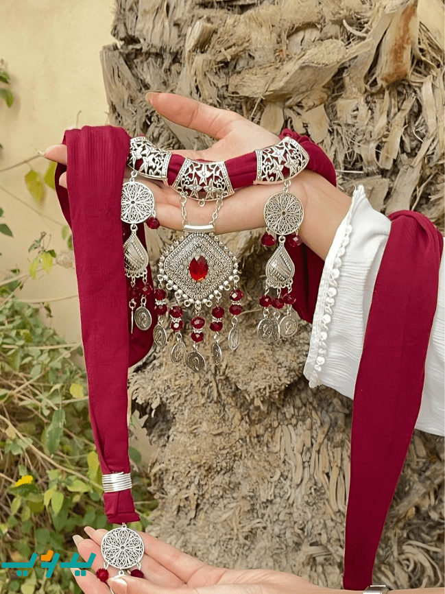شال رقبة هنا - بأحجار الكريستال - أحمر