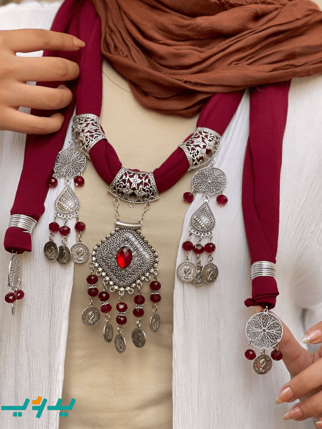 شال رقبة هنا - بأحجار الكريستال - أحمر
