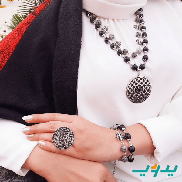 طقم دالين بالعقيق - مطلي بماء الفضه