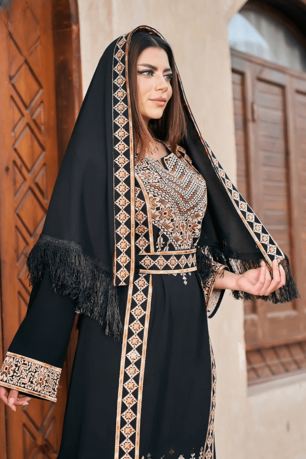 عباية استقبال الملكة - كريب