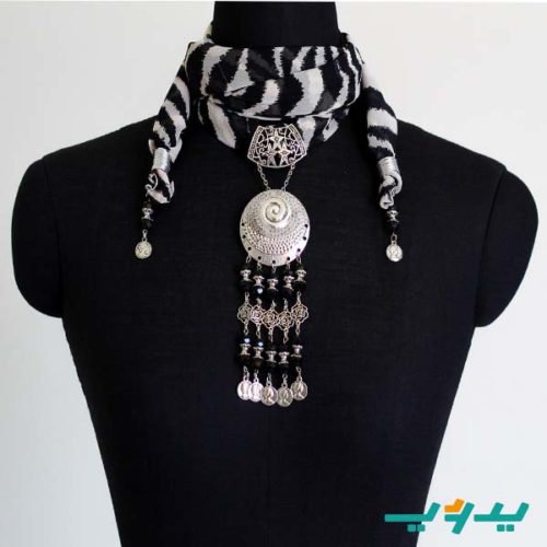 شال رقبة بالعقد و دلايات العقيق – أسود مزركش (7550573314262)