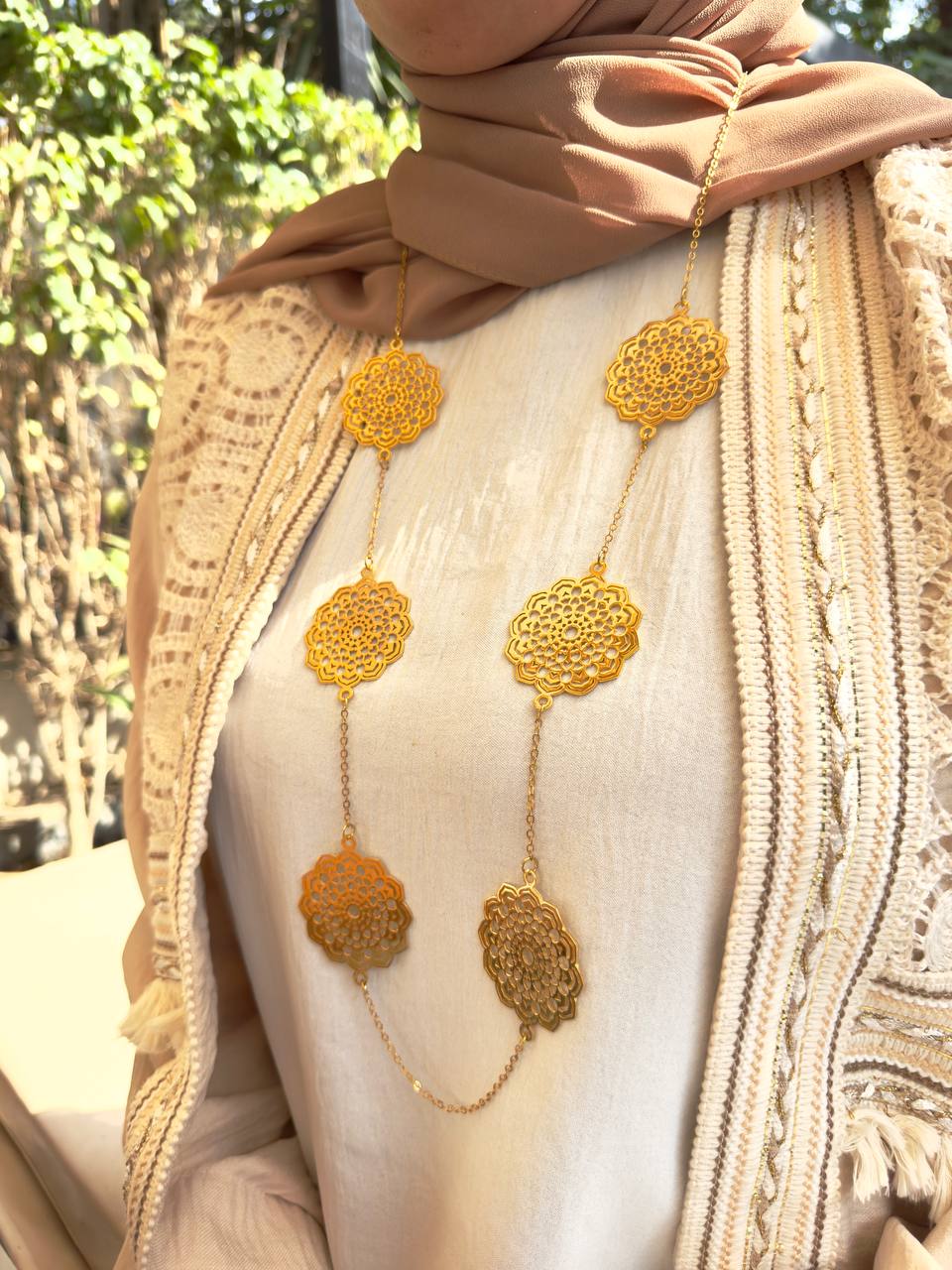 عقد مسرة - مطلي بماء الذهب