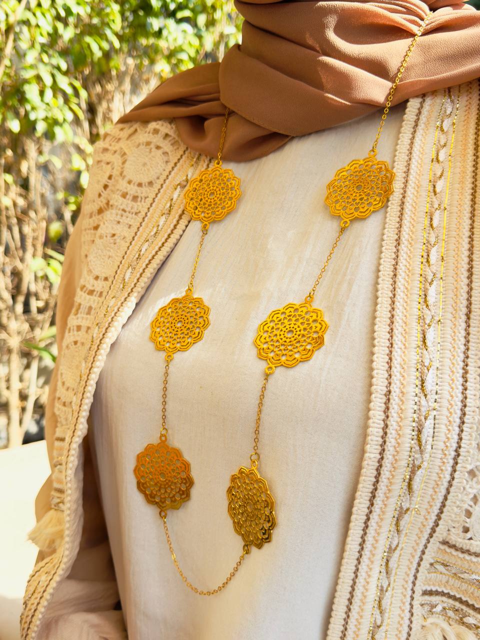 عقد مسرة - مطلي بماء الذهب