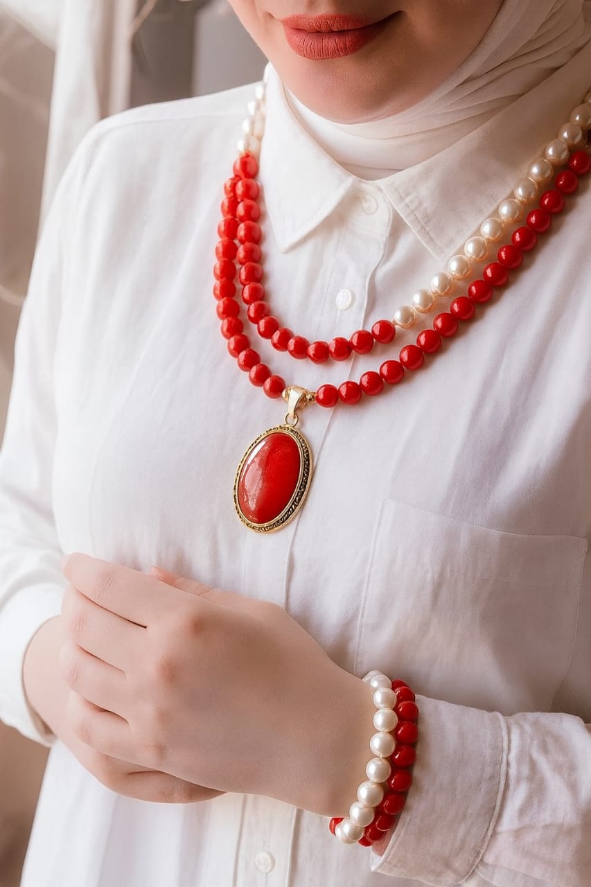 طقم عقد و أسوارة من اللؤلؤ و المرجان