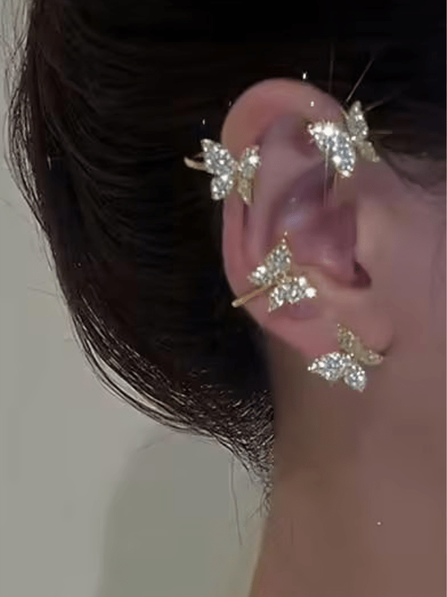 حلق فراشة رقيق - مطلي بماء الذهب