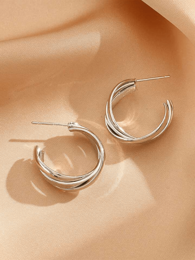 حلق جميلة - مطلي بماء الفضه