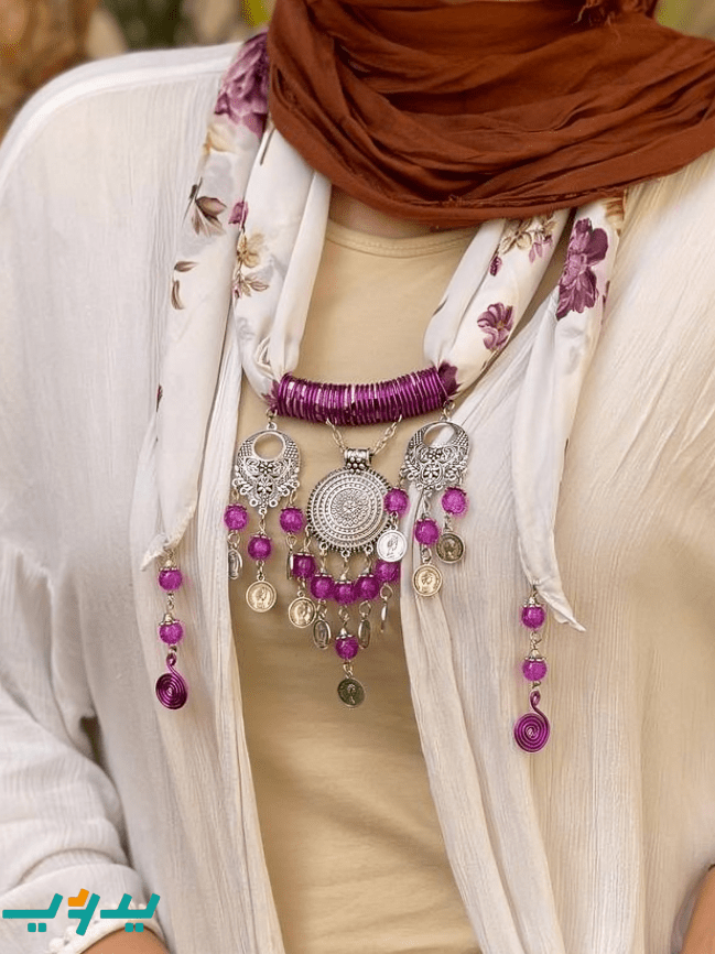 شال رقبة يارا – أبيض و أحجار من العقيق