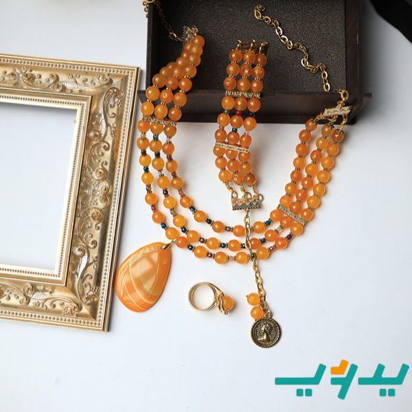 طقم الكوثر بحجر الكهرمان - مطلي بالذهب