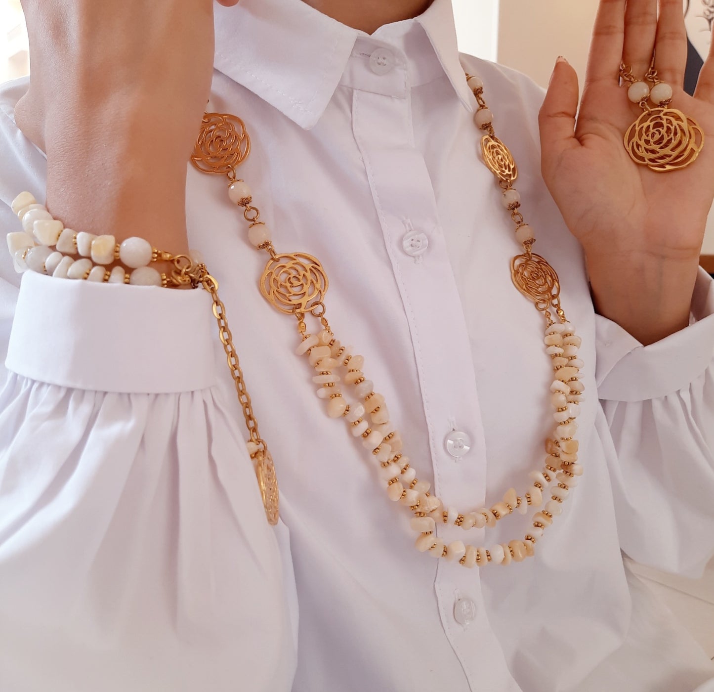 طقم كسر صدف مع دلايا مطليه دهب (7719038451926)