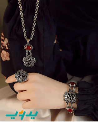 طقم ليلى - عقيق و مطلي بماء الذهب